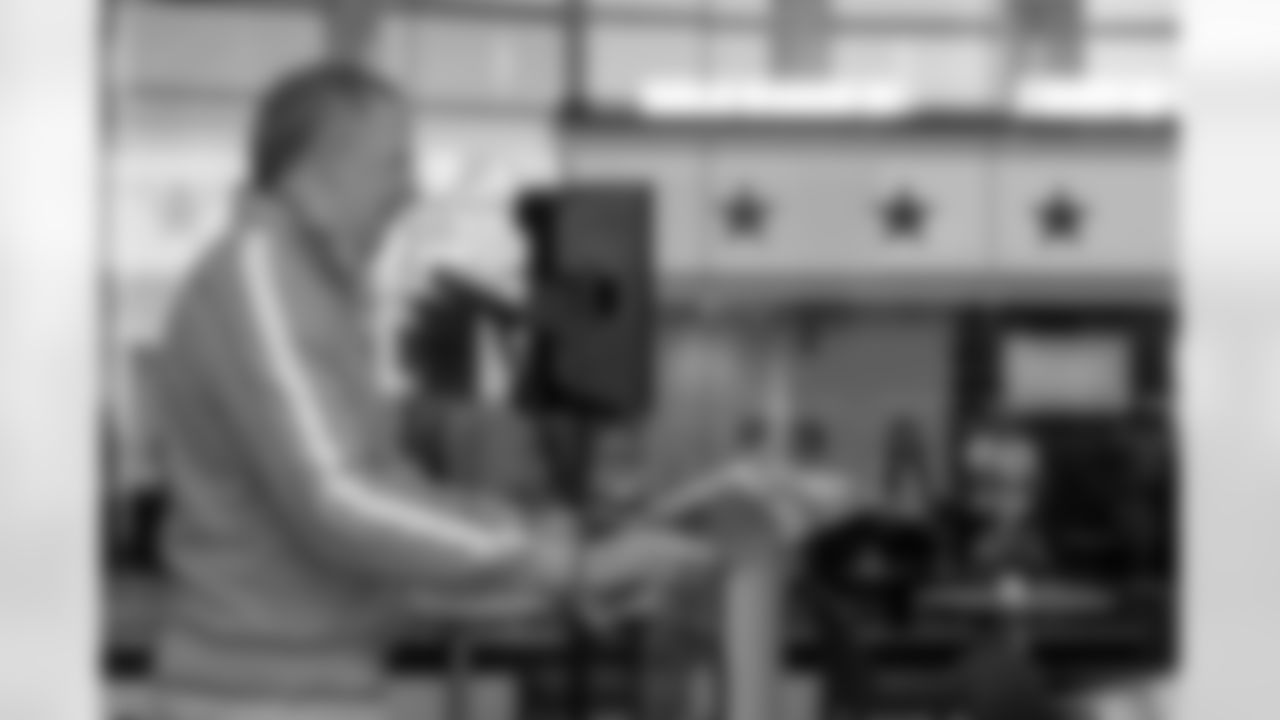 TAMPA, FL - December 11, 2025 - The 1976 Tampa Bay Buccaneers team reunion in the Hyundai Club at Raymond James Stadium. Photo By Mike Carlson/Tampa Bay Buccaneers