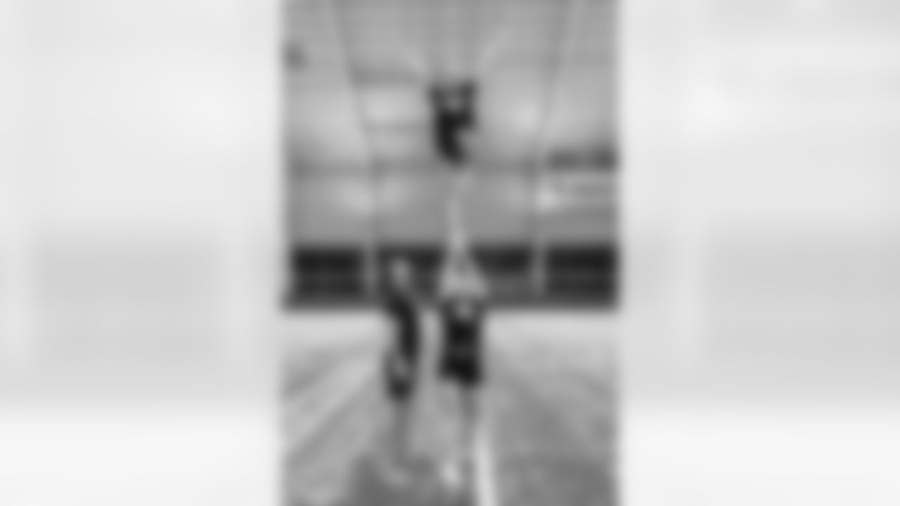 TAMPA, FL - December 04, 2025 - Tampa Bay Buccaneers Cheerleaders field rehearsal at AdventHealth Training Center. Photo By Tori Richman/Tampa Bay Buccaneers