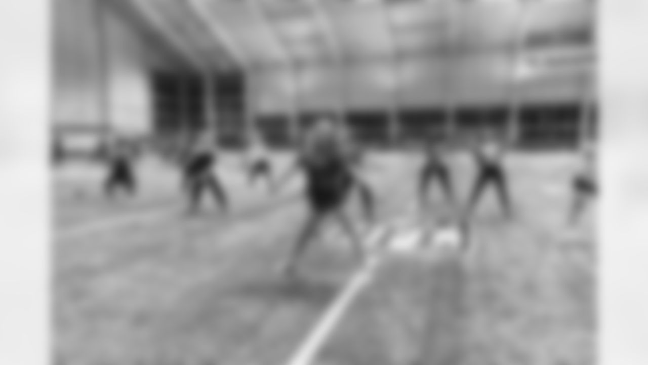 TAMPA, FL - November 19, 2025 - Tampa Bay Buccaneers Cheerleaders and Alumni during Field Rehearsal at AdventHealth Training Center. Photo By Tori Richman/Tampa Bay Buccaneers