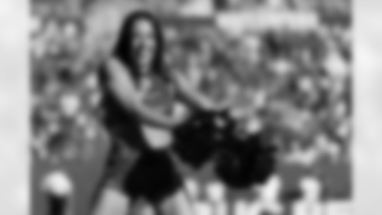 TAMPA, FL - November 30, 2025 - Tampa Bay Buccaneers Cheerleaders during the game between the Arizona Cardinals and Tampa Bay Buccaneers. The Bucs won the game, 20-17. Photo By Doug DeFelice/Tampa Bay Buccaneers