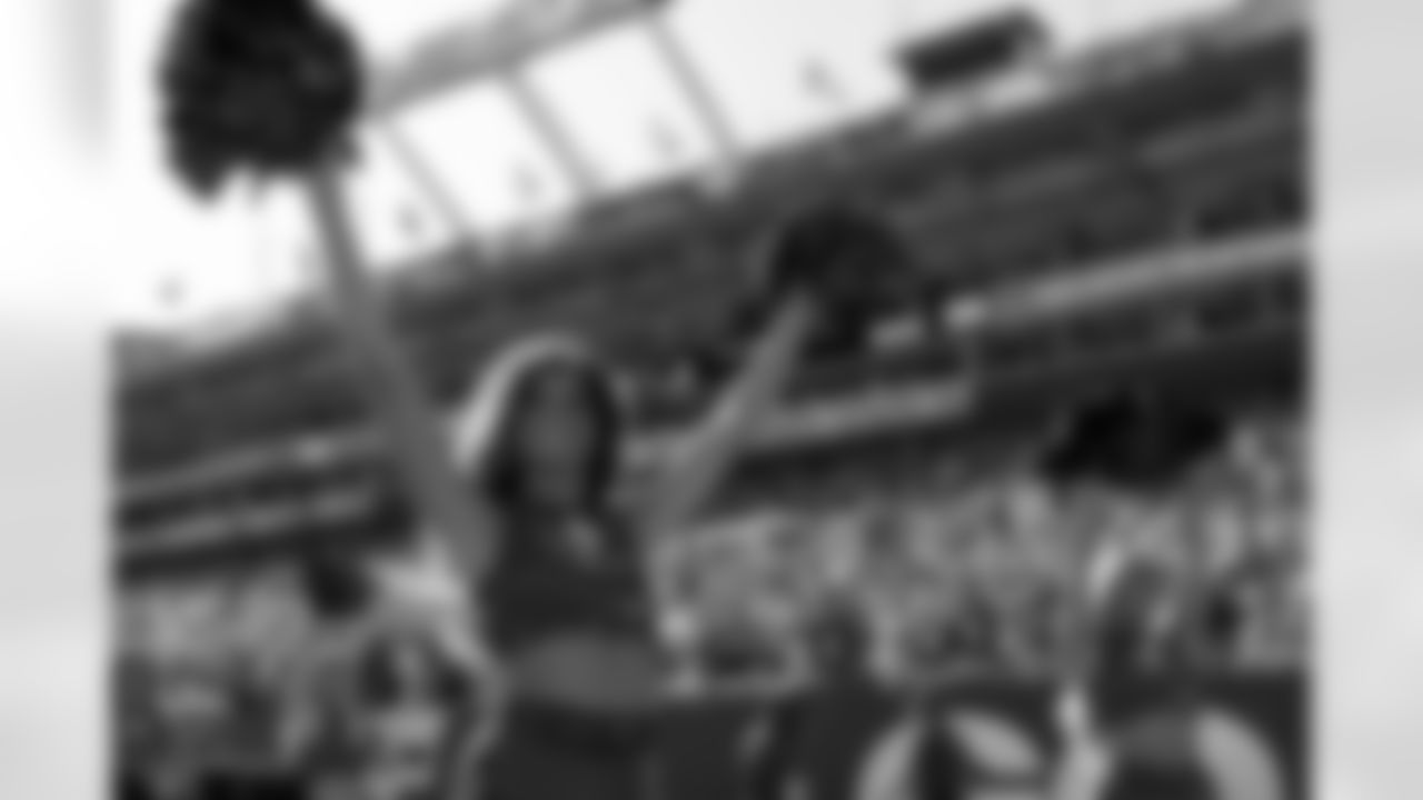 TAMPA, FL - November 30, 2025 - Tampa Bay Buccaneers Cheerleaders during the game between the Arizona Cardinals and Tampa Bay Buccaneers. The Bucs won the game, 20-17. Photo By Doug DeFelice/Tampa Bay Buccaneers