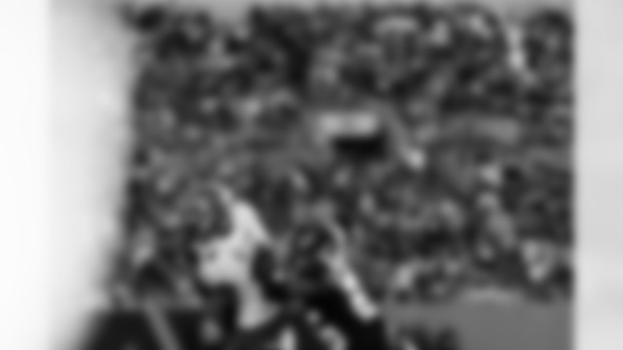 CHARLOTTE, NC - December 21, 2025 - Wide Receiver Chris Godwin #14 of the Tampa Bay Buccaneers during the game between the Tampa Bay Buccaneers and Carolina Panthers. The Bucs lost the game, 23-20. Photo By Tori Richman/Tampa Bay Buccaneers