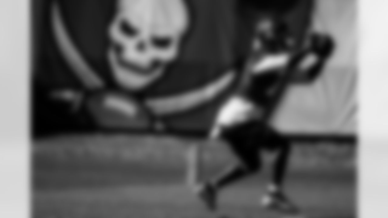 TAMPA, FL - November 28, 2025 - Running Back Bucky Irving #7 of the Tampa Bay Buccaneers during practice at AdventHealth Training Center. Photo By Kyle Zedaker/Tampa Bay Buccaneers