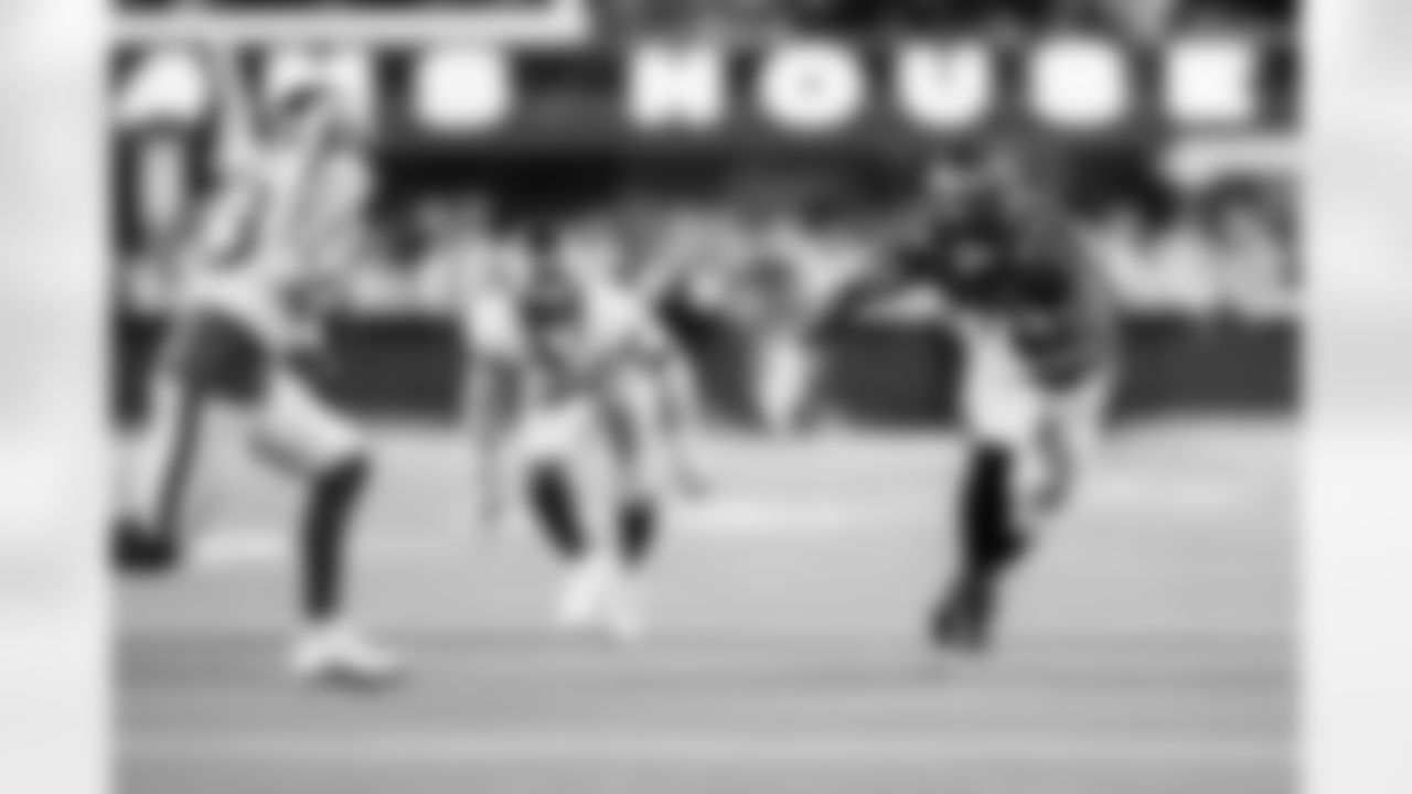 INGLEWOOD, CA - November 23, 2025 - Running Back Sean Tucker #44 of the Tampa Bay Buccaneers during the game between the Tampa Bay Buccaneers and Los Angeles Rams. The Bucs lost the game, 34-7. Photo By Tori Richman/Tampa Bay Buccaneers