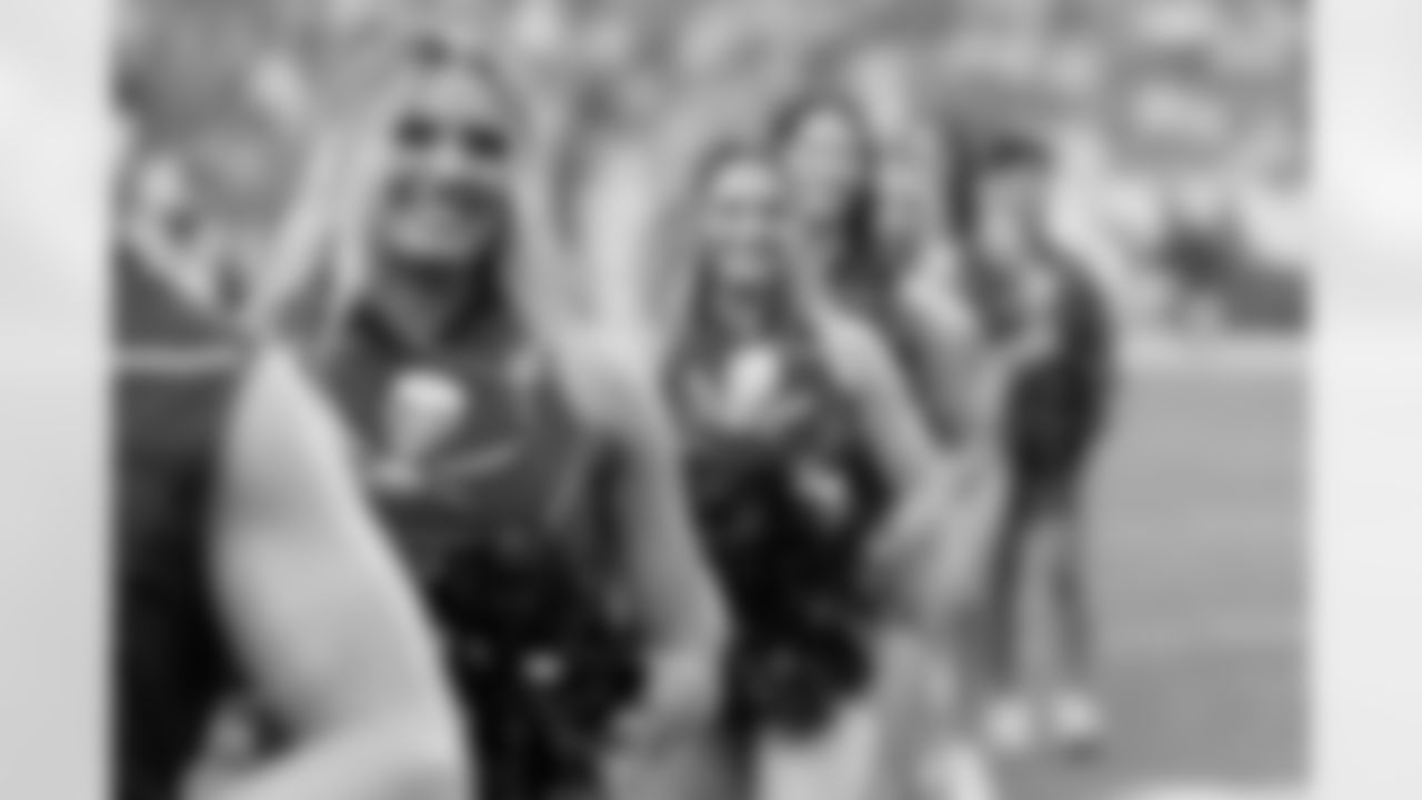 TAMPA, FL - January 03, 2026 - The Carolina Panthers and Tampa Bay Buccaneers play a regular season game at Raymond James Stadium. The Bucs won the game, 16-14. Photo By Doug DeFelice/Tampa Bay Buccaneers