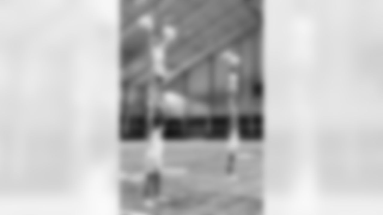 TAMPA, FL - December 09, 2025 - Tampa Bay Buccaneers Cheerleaders during Field Rehearsal at AdventHealth Training Center. Photo By Tori Richman/Tampa Bay Buccaneers