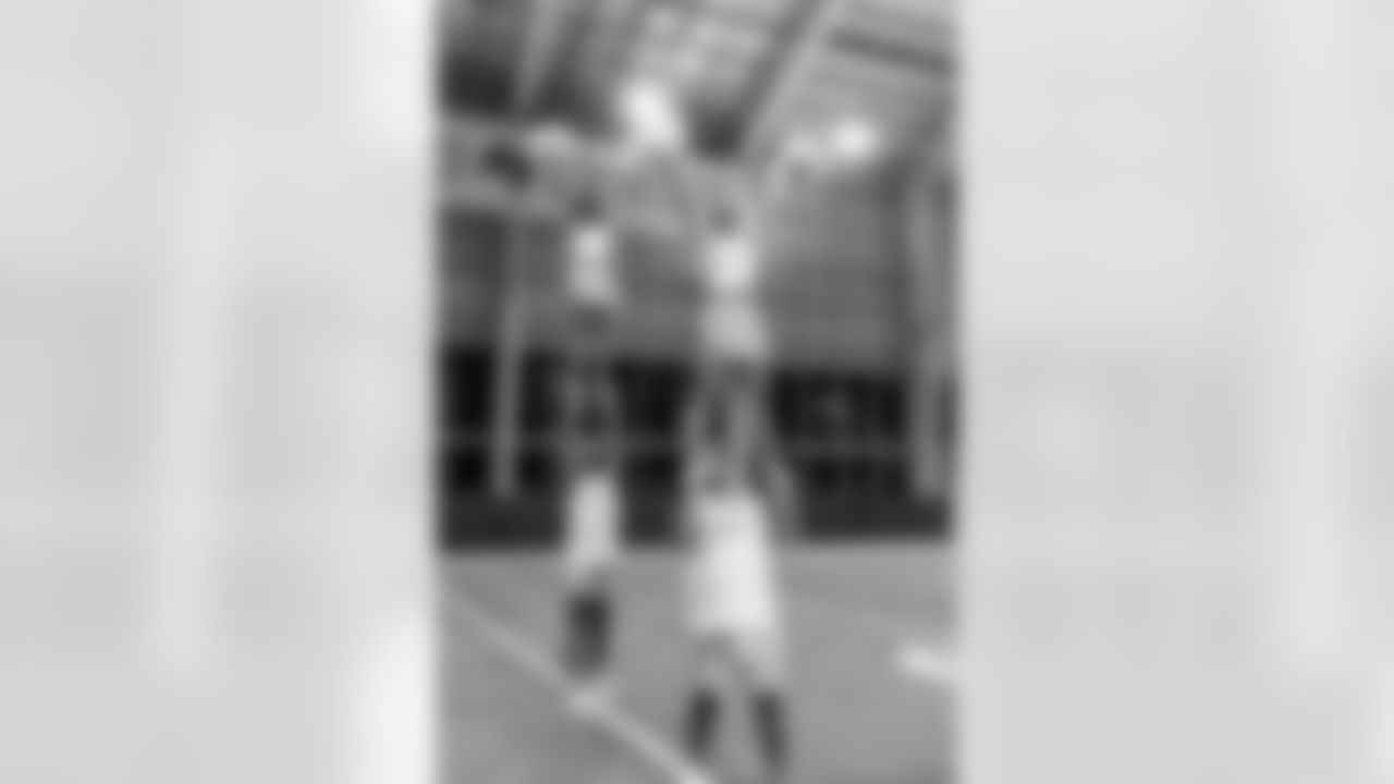 TAMPA, FL - December 09, 2025 - Tampa Bay Buccaneers Cheerleaders during Field Rehearsal at AdventHealth Training Center. Photo By Tori Richman/Tampa Bay Buccaneers