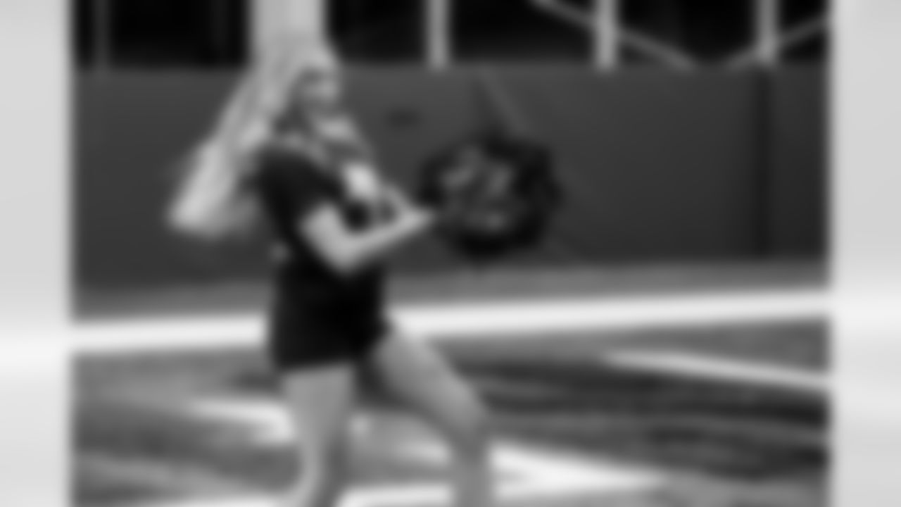 TAMPA, FL - December 04, 2025 - Tampa Bay Buccaneers Cheerleaders field rehearsal at AdventHealth Training Center. Photo By Tori Richman/Tampa Bay Buccaneers