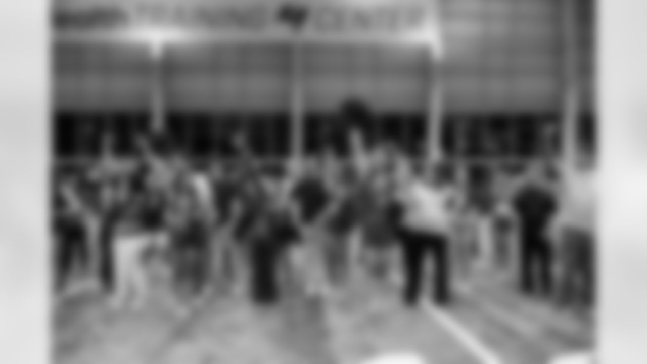 TAMPA, FL - January 02, 2026 - Tampa Bay Buccaneers Cheerleaders field rehearsal at AdventHealth Training Center. Photo By Tori Richman/Tampa Bay Buccaneers