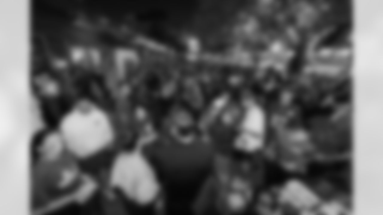 ST. PETERSBURG, FL - November 13, 2025 - Participants during "Bucs Run" Raise The Flags event with Pinellas Run Club at Park & Rec in St. Petersburg. Photo By Doug DeFelice/Tampa Bay Buccaneers