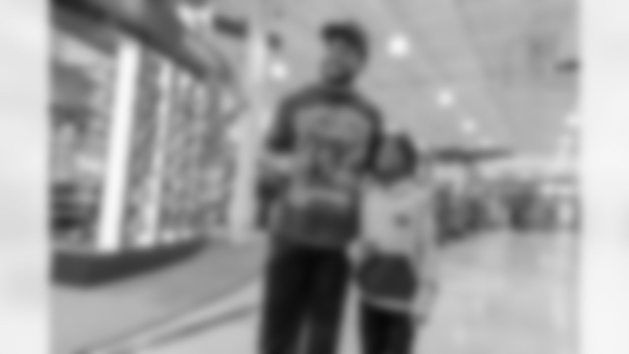 TAMPA, FL - December 16, 2025 - Antoine Winfield Jr. Holiday Shopping Spree at Dick's House of Sport International Plaza. Photo By Mike Carlson/Tampa Bay Buccaneers