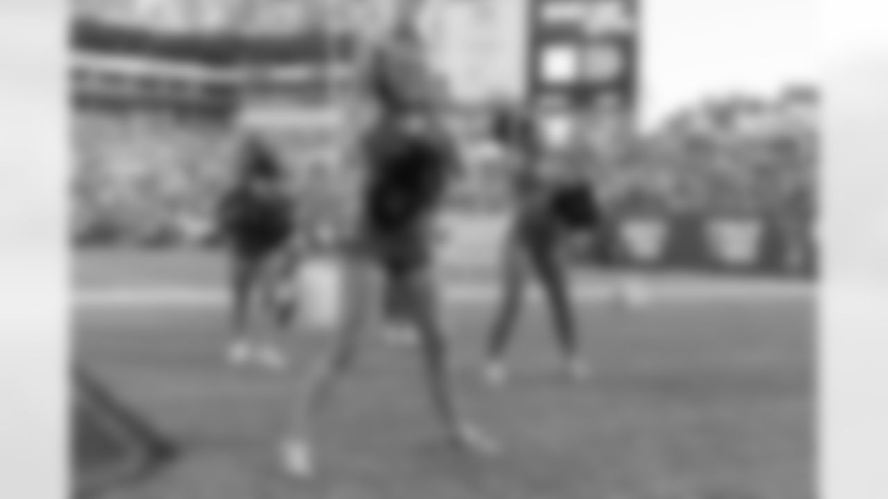 TAMPA, FL - November 30, 2025 - Tampa Bay Buccaneers Cheerleaders during the game between the Arizona Cardinals and Tampa Bay Buccaneers. The Bucs won the game, 20-17. Photo By Doug DeFelice/Tampa Bay Buccaneers