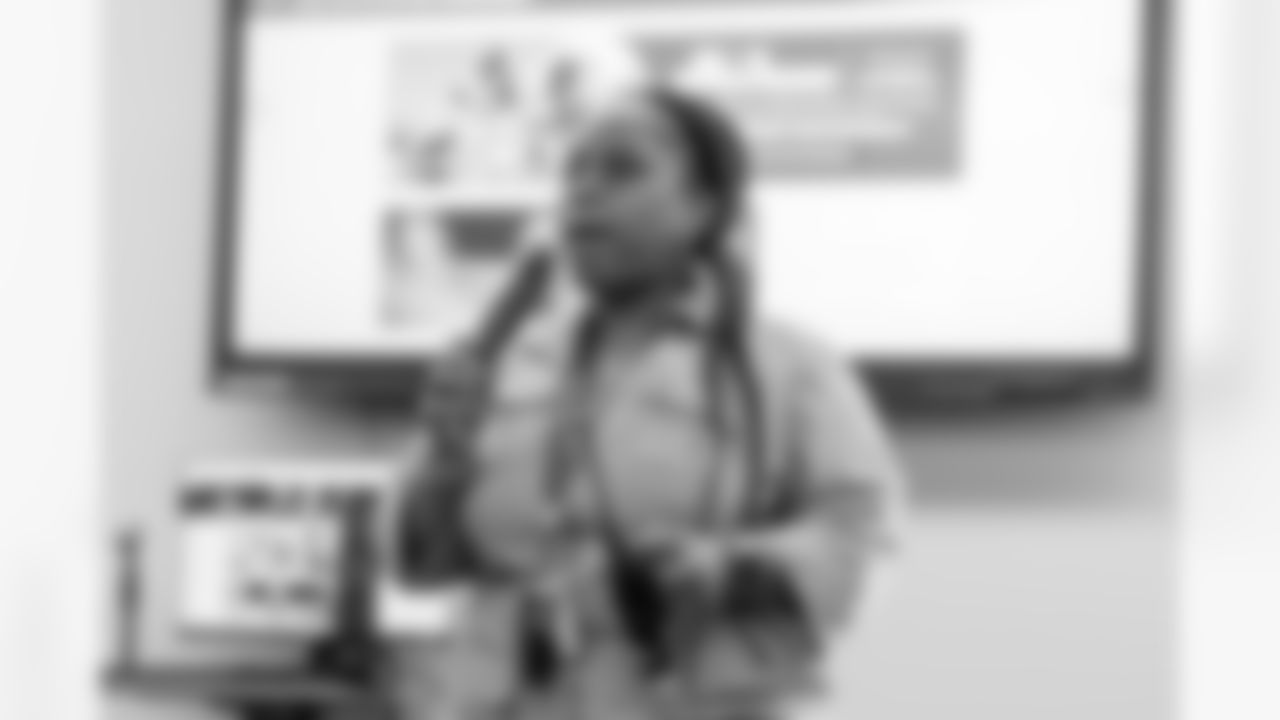 TAMPA, FL - March 03, 2026 - The Tampa Bay Buccaneers and Dr. Seuss Enterprises celebrate National Reading Month at Potter Elementary School. Photo By Doug DeFelice/Tampa Bay Buccaneers