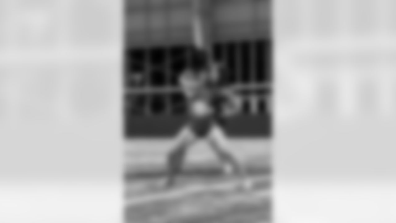 TAMPA, FL - January 02, 2026 - Tampa Bay Buccaneers Cheerleaders field rehearsal at AdventHealth Training Center. Photo By Tori Richman/Tampa Bay Buccaneers