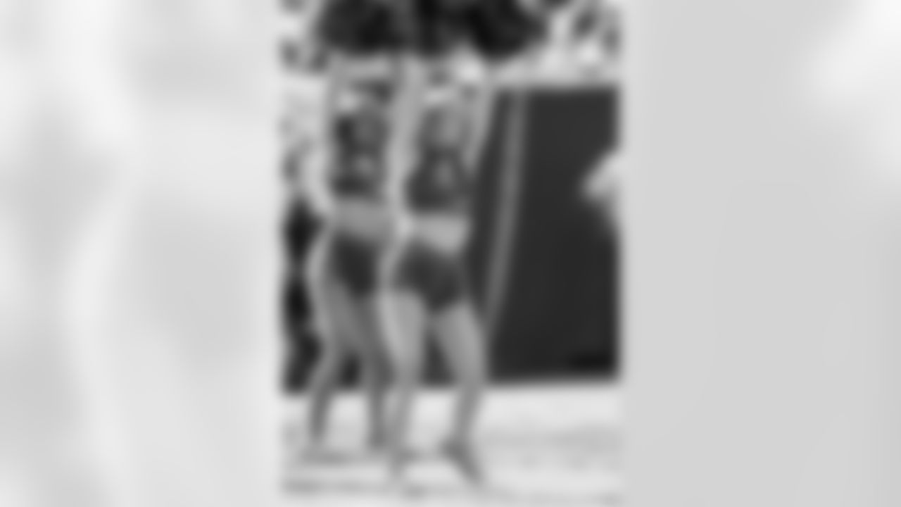 TAMPA, FL - November 30, 2025 - Tampa Bay Buccaneers Cheerleaders during the game between the Arizona Cardinals and Tampa Bay Buccaneers. The Bucs won the game, 20-17. Photo By Tori Richman/Tampa Bay Buccaneers