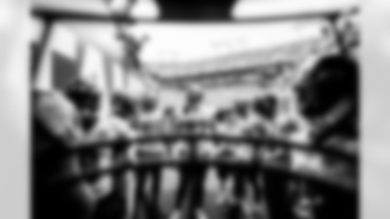 TAMPA, FL - November 09, 2025 - Tight End Payne Durham #87 of the Tampa Bay Buccaneers before the game between the New England Patriots and Tampa Bay Buccaneers. The Bucs lost the game, 28-23. Photo By Kyle Zedaker/Tampa Bay Buccaneers