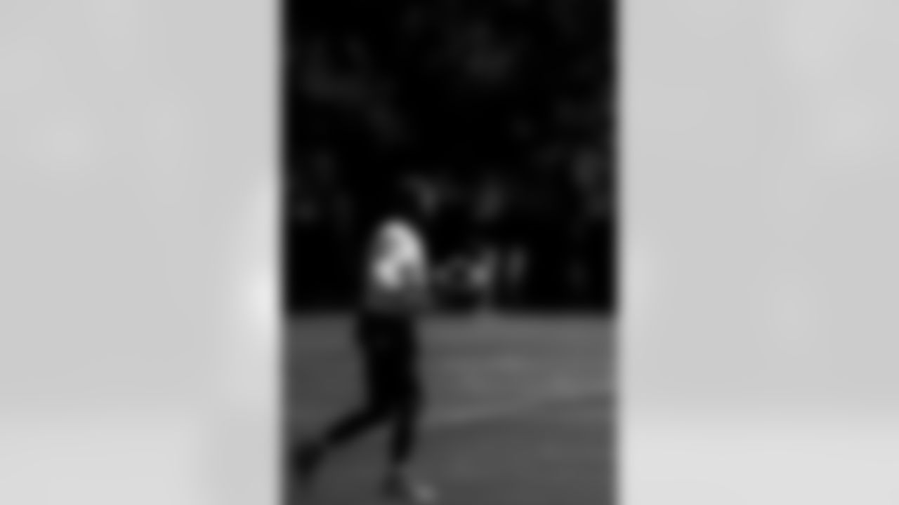 TAMPA, FL - November 28, 2025 - Outside Linebacker Haason Reddick #5 of the Tampa Bay Buccaneers during practice at AdventHealth Training Center. Photo By Kyle Zedaker/Tampa Bay Buccaneers