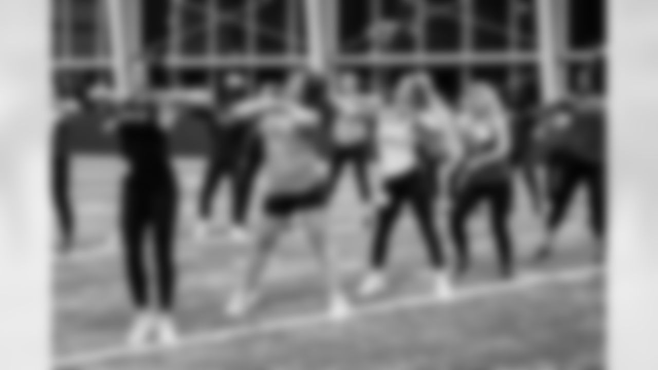 TAMPA, FL - November 19, 2025 - Tampa Bay Buccaneers Cheerleaders and Alumni during Field Rehearsal at AdventHealth Training Center. Photo By Tori Richman/Tampa Bay Buccaneers