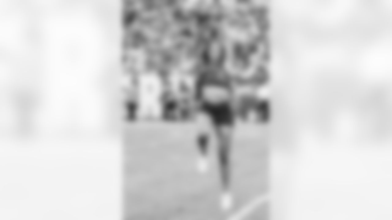 TAMPA, FL - November 09, 2025 - Tampa Bay Buccaneers Cheerleaders during the game between the New England Patriots and Tampa Bay Buccaneers. The Bucs lost the game, 28-23. Photo By Tori Richman/Tampa Bay Buccaneers