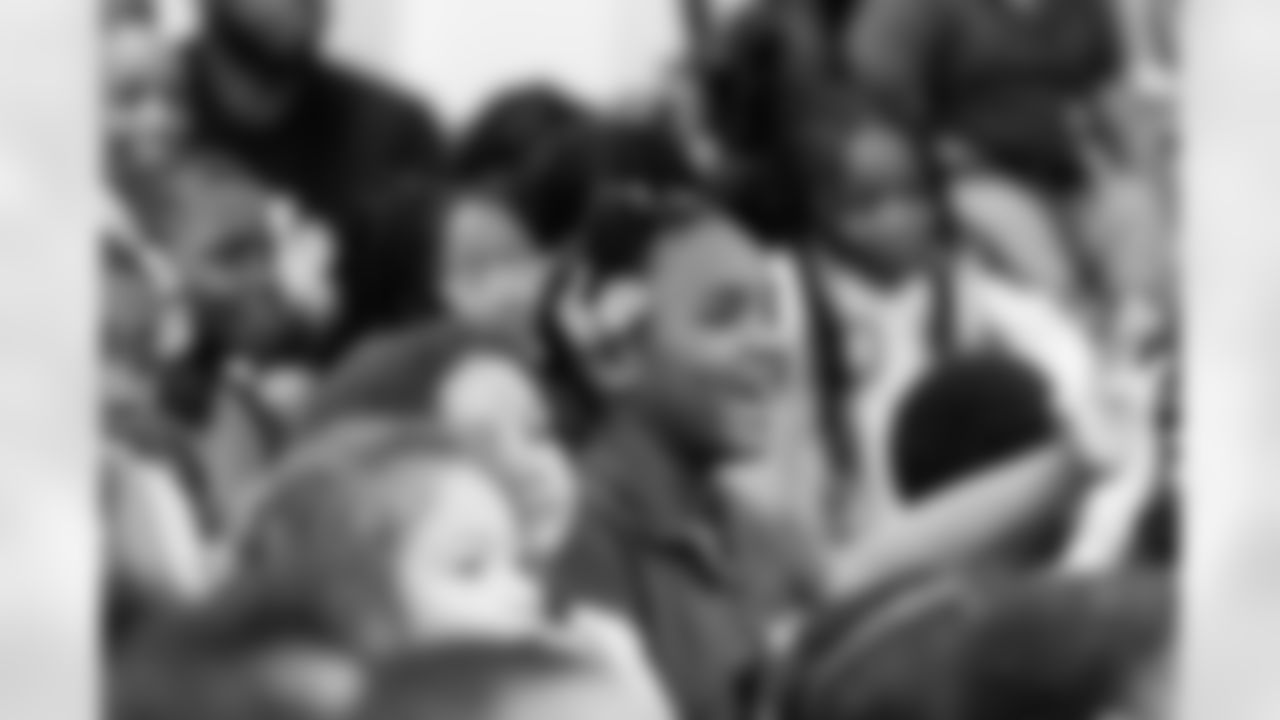 TAMPA, FL - March 03, 2026 - The Tampa Bay Buccaneers and Dr. Seuss Enterprises celebrate National Reading Month at Potter Elementary School. Photo By Doug DeFelice/Tampa Bay Buccaneers