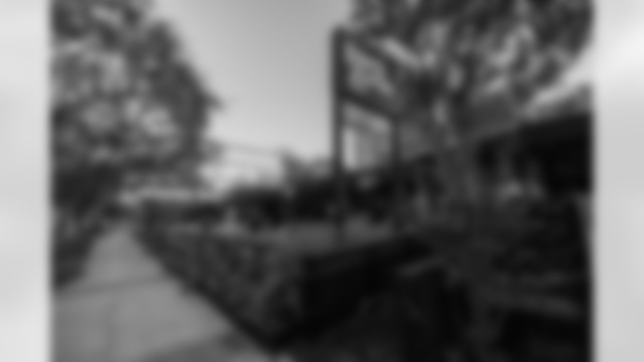 ST. PETERSBURG, FL - November 13, 2025 - "Bucs Run" Raise The Flags event with Pinellas Run Club at Park & Rec in St. Petersburg. Photo By Doug DeFelice/Tampa Bay Buccaneers