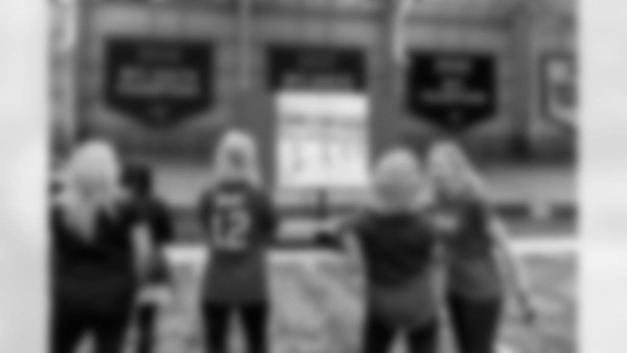 TAMPA, FL - November 19, 2025 - Tampa Bay Buccaneers Cheerleaders and Alumni during Field Rehearsal at AdventHealth Training Center. Photo By Tori Richman/Tampa Bay Buccaneers