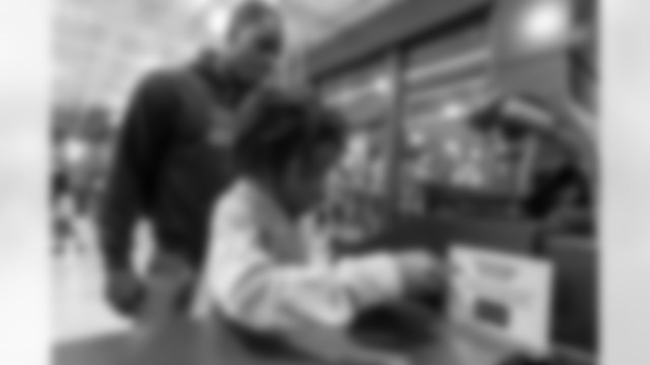 TAMPA, FL - December 16, 2025 - Antoine Winfield Jr. Holiday Shopping Spree at Dick's House of Sport International Plaza. Photo By Mike Carlson/Tampa Bay Buccaneers