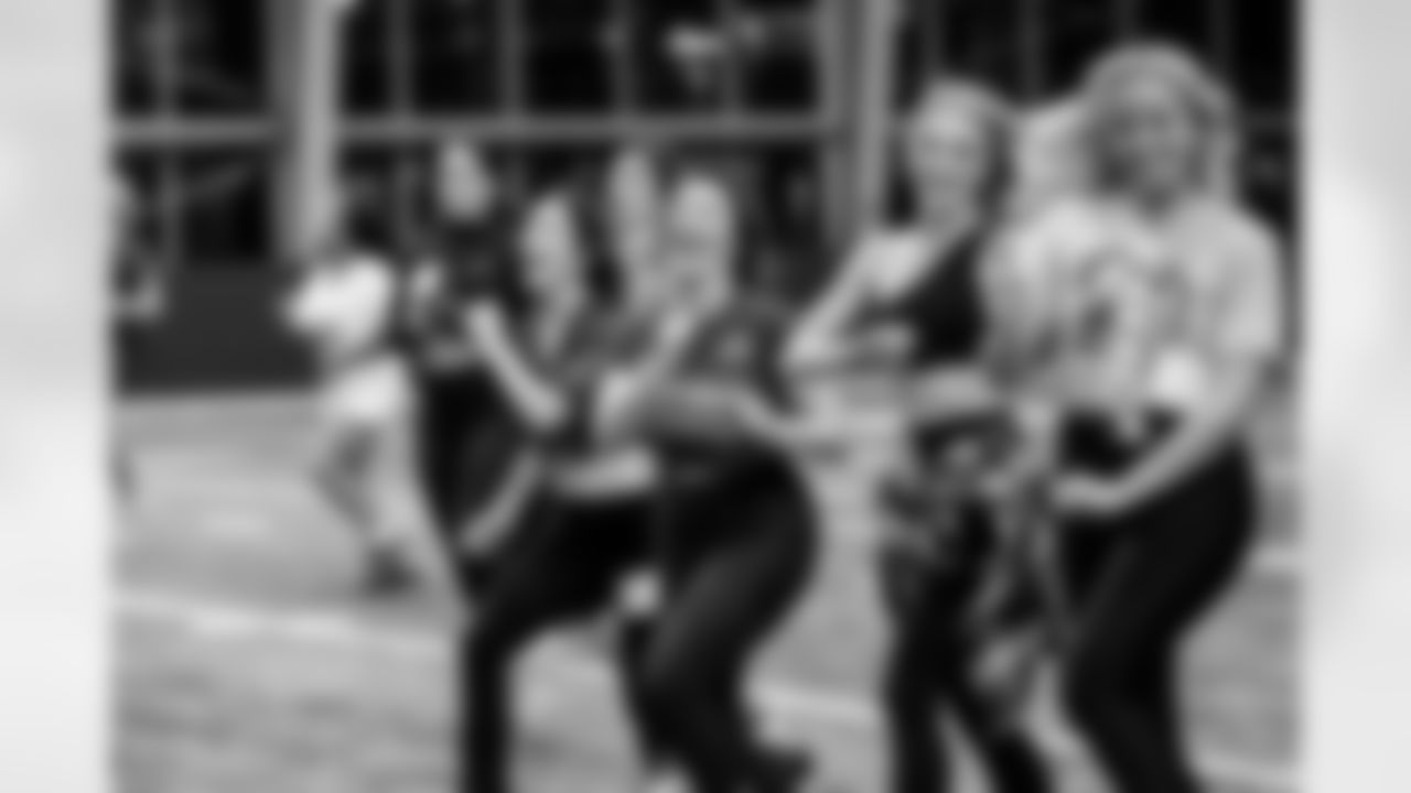 TAMPA, FL - November 19, 2025 - Tampa Bay Buccaneers Cheerleaders and Alumni during Field Rehearsal at AdventHealth Training Center. Photo By Tori Richman/Tampa Bay Buccaneers