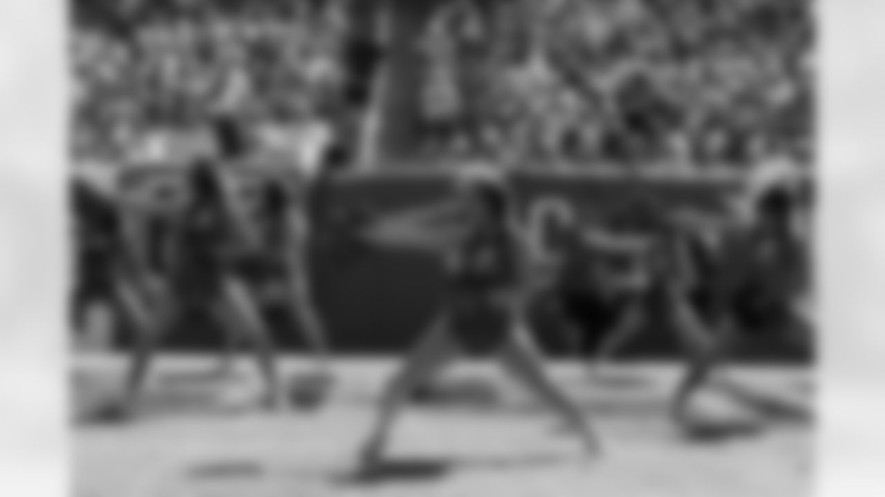 TAMPA, FL - November 30, 2025 - Tampa Bay Buccaneers Cheerleaders during the game between the Arizona Cardinals and Tampa Bay Buccaneers. The Bucs won the game, 20-17. Photo By Doug DeFelice/Tampa Bay Buccaneers