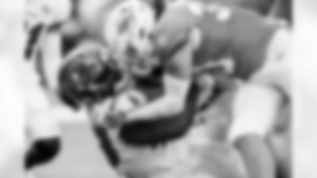 MIAMI GARDENS, FL - December 28, 2025 - Outside Linebacker Chris Braswell #43 of the Tampa Bay Buccaneers during the game between the Tampa Bay Buccaneers and Miami Dolphins. The Bucs lost the game, 20-17. Photo By Tori Richman/Tampa Bay Buccaneers