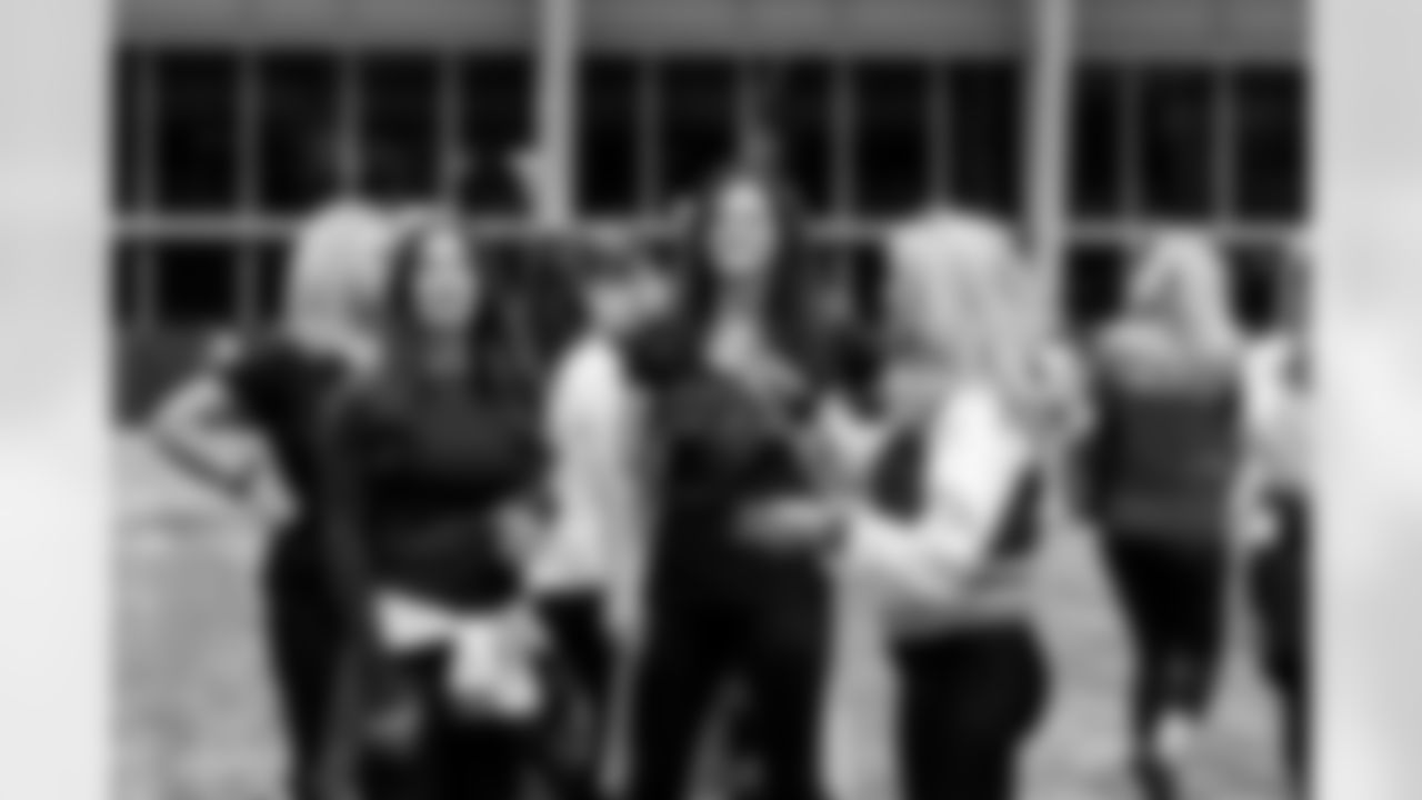 TAMPA, FL - November 19, 2025 - Tampa Bay Buccaneers Cheerleaders and Alumni during Field Rehearsal at AdventHealth Training Center. Photo By Tori Richman/Tampa Bay Buccaneers