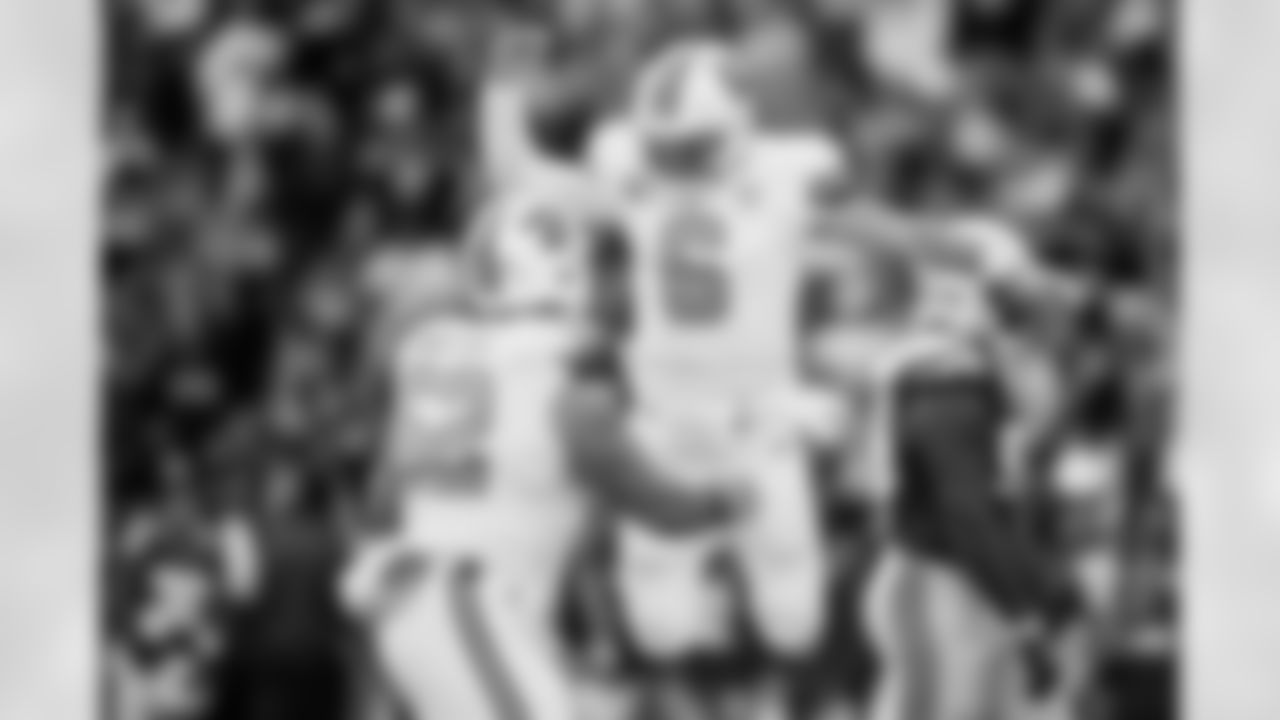 SEATTLE, WA - October 05, 2025 - Center Graham Barton #62 and Quarterback Baker Mayfield #6 of the Tampa Bay Buccaneers during the game between the Tampa Bay Buccaneers and Seattle Seahawks. The Bucs won the game, 38-35. Photo By Tori Richman/Tampa Bay Buccaneers