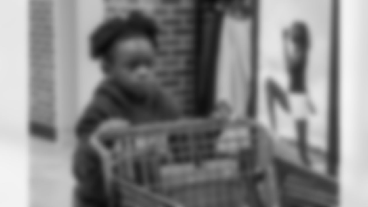 TAMPA, FL - December 16, 2025 - Antoine Winfield Jr. Holiday Shopping Spree at Dick's House of Sport International Plaza. Photo By Mike Carlson/Tampa Bay Buccaneers