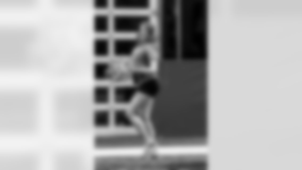 TAMPA, FL - November 06, 2025 - Tampa Bay Buccaneers Cheerleaders during Field Rehearsal at AdventHealth Training Center. Photo By Tori Richman/Tampa Bay Buccaneers