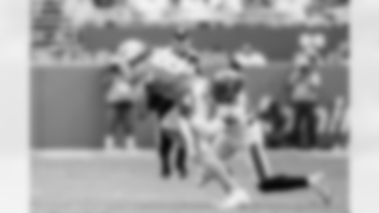 MIAMI GARDENS, FL - December 28, 2025 - Safety Antoine Winfield Jr. #31 of the Tampa Bay Buccaneers during the game between the Tampa Bay Buccaneers and Miami Dolphins. The Bucs lost the game, 20-17. Photo By Tori Richman/Tampa Bay Buccaneers