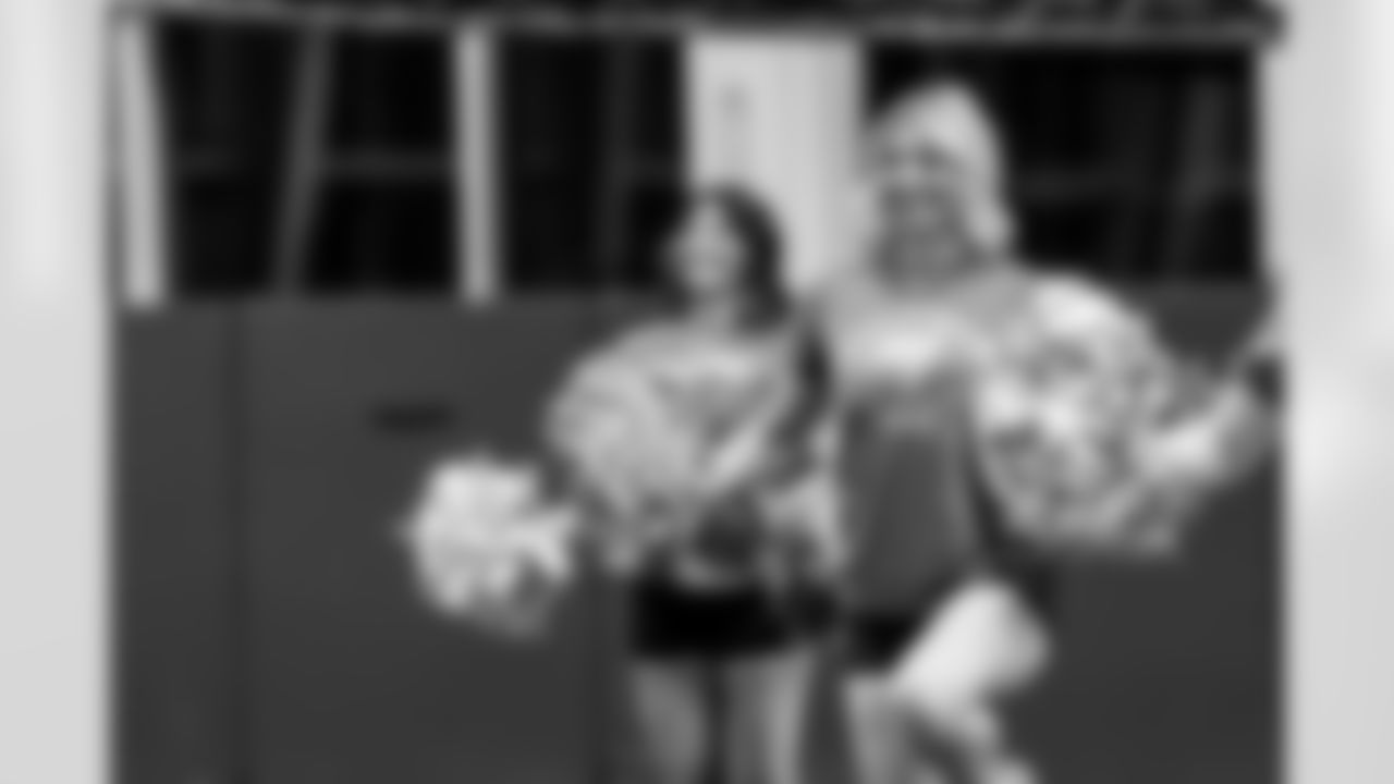 TAMPA, FL - November 06, 2025 - Tampa Bay Buccaneers Cheerleaders during Field Rehearsal at AdventHealth Training Center. Photo By Tori Richman/Tampa Bay Buccaneers