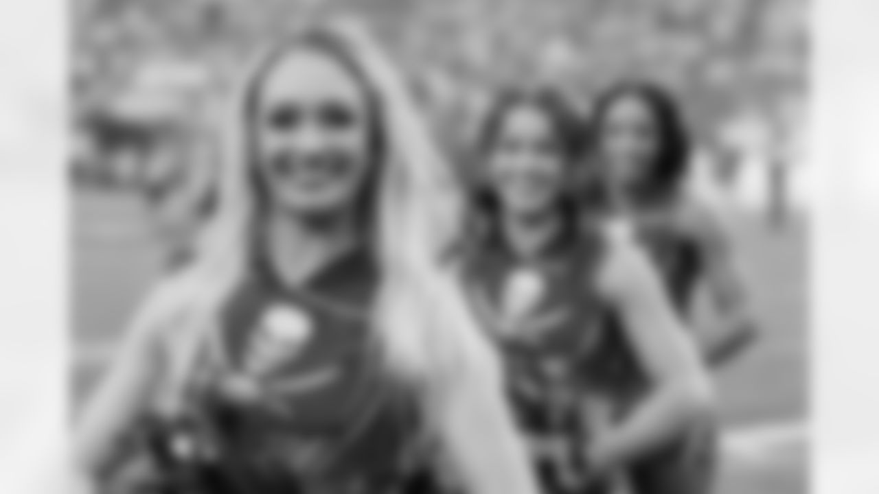 TAMPA, FL - January 03, 2026 - The Carolina Panthers and Tampa Bay Buccaneers play a regular season game at Raymond James Stadium. The Bucs won the game, 16-14. Photo By Doug DeFelice/Tampa Bay Buccaneers