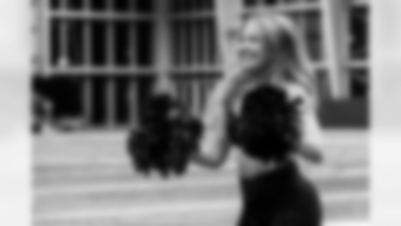 TAMPA, FL - November 20, 2025 - Tampa Bay Buccaneers Cheerleaders during Field Rehearsal at AdventHealth Training Center. Photo By Tori Richman/Tampa Bay Buccaneers