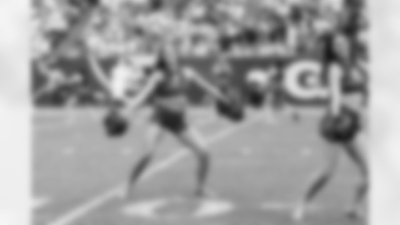 TAMPA, FL - December 07, 2025 - The Tampa Bay Buccaneers and New Orleans Saints during a regular season game at Raymond James Stadium. The Bucs lost the game, 24-20. Photo By Tori Richman/Tampa Bay Buccaneers