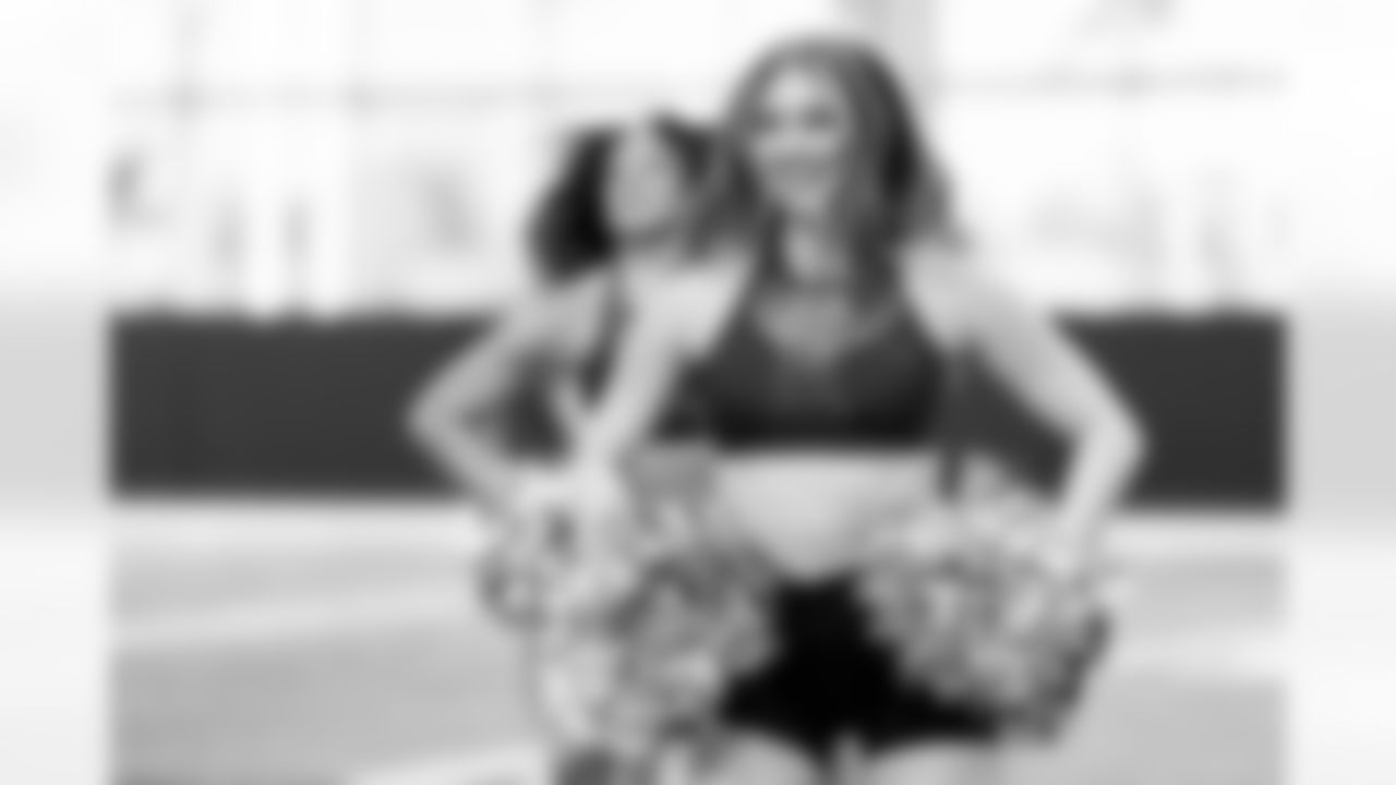 TAMPA, FL - October 07, 2025 - Tampa Bay Buccaneers Cheerleaders field rehearsal at AdventHealth Training Center. Photo By Tori Richman/Tampa Bay Buccaneers