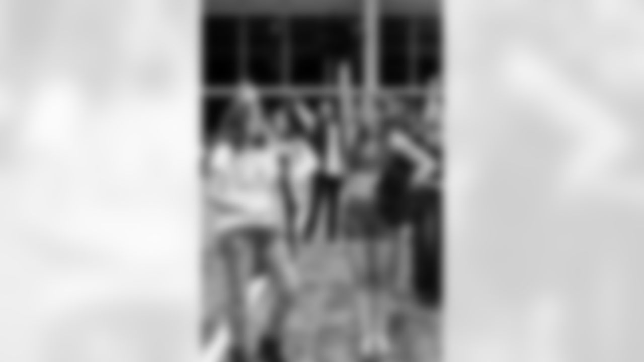 TAMPA, FL - January 02, 2026 - Tampa Bay Buccaneers Cheerleaders field rehearsal at AdventHealth Training Center. Photo By Tori Richman/Tampa Bay Buccaneers