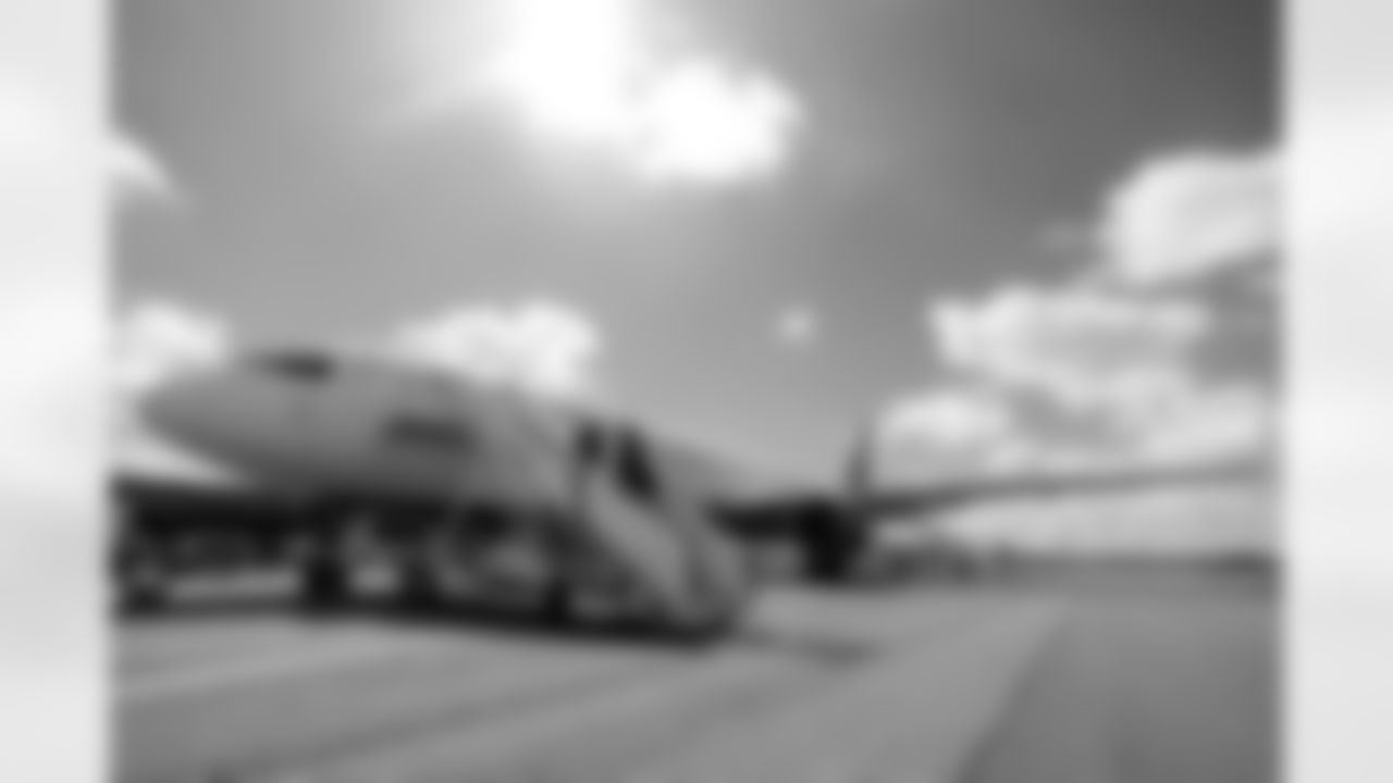 ATLANTA, GA - September 06, 2025 - Luxury Suite Excursion departs for the game between the Tampa Bay Buccaneers and Atlanta Falcons. The Bucs won the game, 23-20. Photo By Doug DeFelice/Tampa Bay Buccaneers