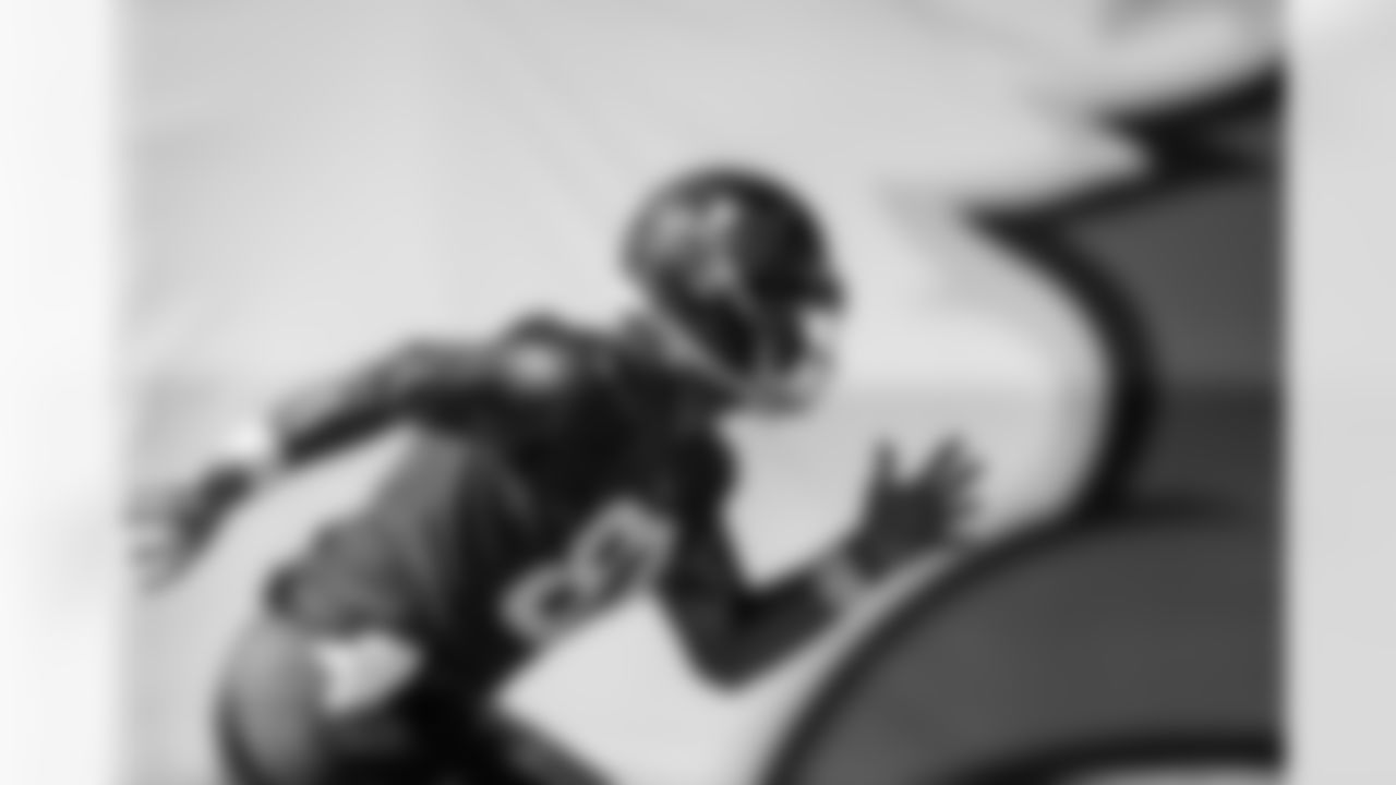 TAMPA, FL - November 13, 2025 - Tight End Payne Durham #87 of the Tampa Bay Buccaneers during practice at AdventHealth Training Center. Photo By Kyle Zedaker/Tampa Bay Buccaneers