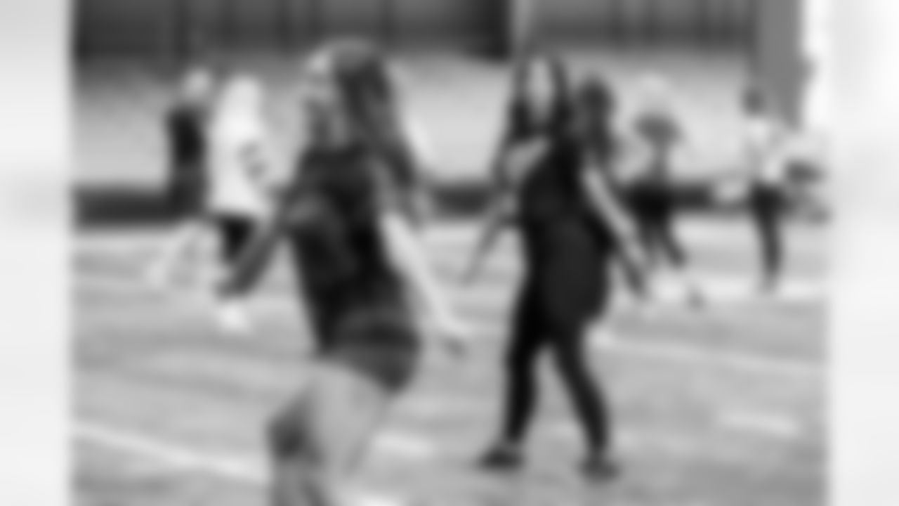 TAMPA, FL - November 19, 2025 - Tampa Bay Buccaneers Cheerleaders and Alumni during Field Rehearsal at AdventHealth Training Center. Photo By Tori Richman/Tampa Bay Buccaneers