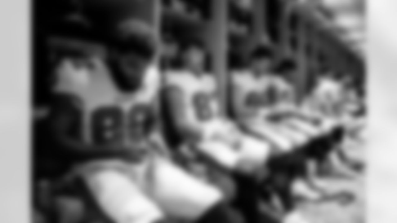 MIAMI GARDENS, FL - December 28, 2025 - Tight End Devin Culp #82 of the Tampa Bay Buccaneers before the game between the Tampa Bay Buccaneers and Miami Dolphins. The Bucs lost the game, 20-17. Photo By Kyle Zedaker/Tampa Bay Buccaneers