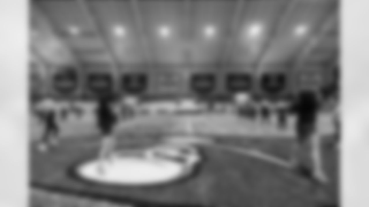 TAMPA, FL - November 19, 2025 - Tampa Bay Buccaneers Cheerleaders and Alumni during Field Rehearsal at AdventHealth Training Center. Photo By Tori Richman/Tampa Bay Buccaneers