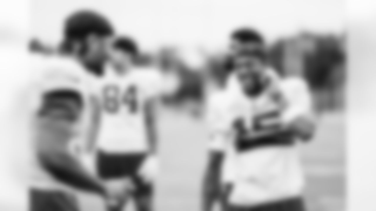 TAMPA, FL - November 06, 2025 - Wide Receiver Tez Johnson #15 of the Tampa Bay Buccaneers during practice at AdventHealth Training Center. Photo By Tori Richman/Tampa Bay Buccaneers