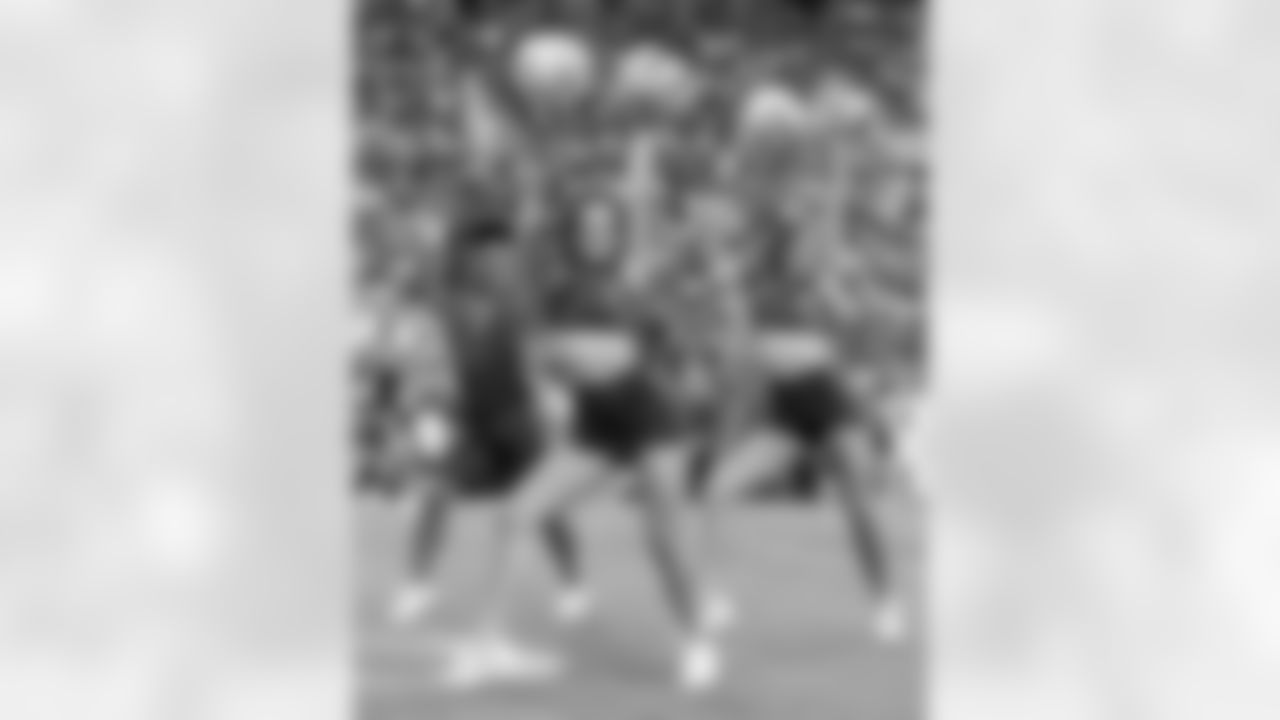 TAMPA, FL - November 09, 2025 - Tampa Bay Buccaneers Cheerleaders during the game between the New England Patriots and Tampa Bay Buccaneers. The Bucs lost the game, 28-23. Photo By Doug DeFelice/Tampa Bay Buccaneers