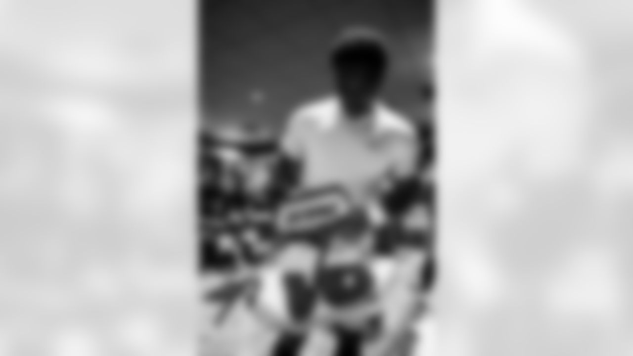 MIAMI GARDENS, FL - December 28, 2025 - Cornerback Benjamin Morrison #21 of the Tampa Bay Buccaneers before the game between the Tampa Bay Buccaneers and Miami Dolphins. The Bucs lost the game, 20-17. Photo By Kyle Zedaker/Tampa Bay Buccaneers