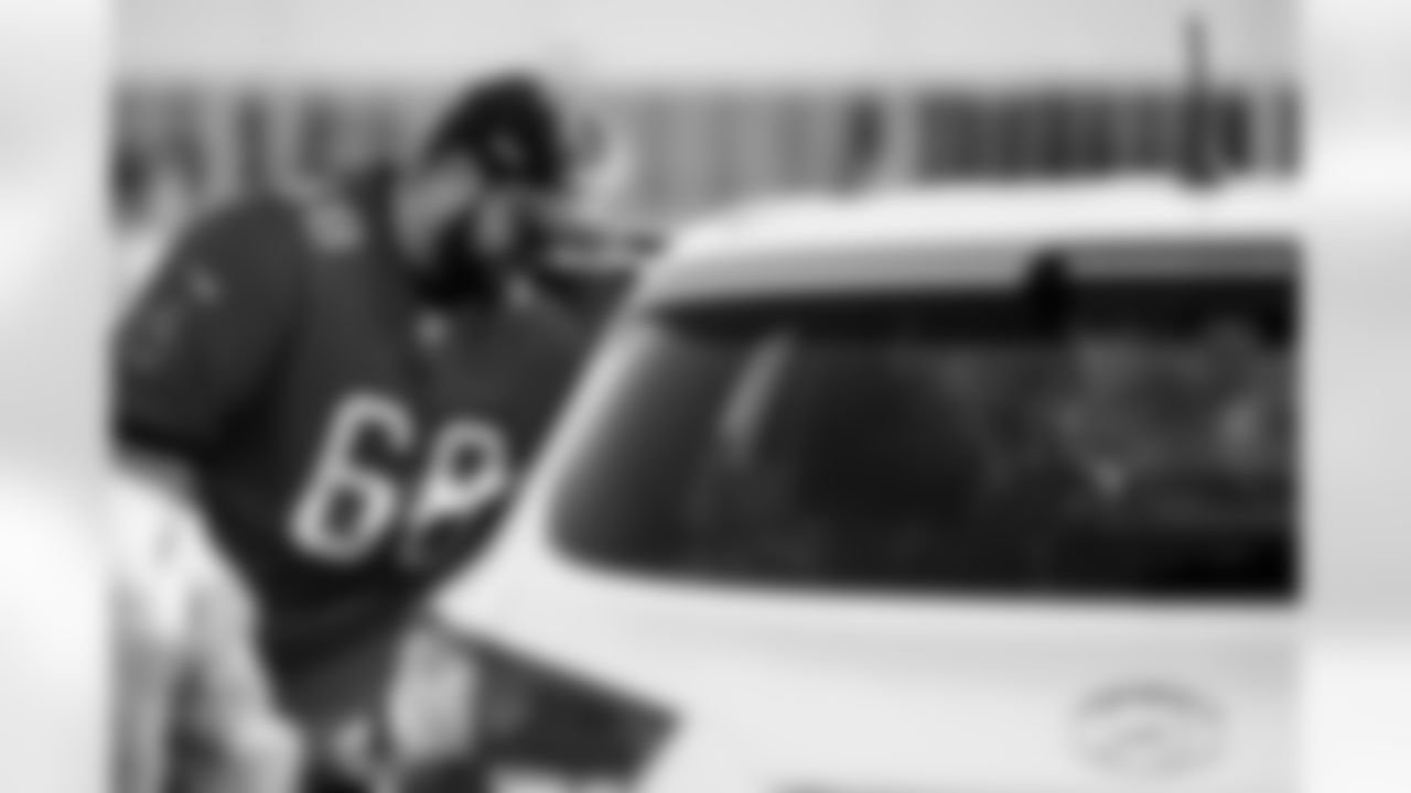 TAMPA, FL - November 25, 2025 - Guard Ben Bredeson #68 of the Tampa Bay Buccaneers during Turkey Time with the O-Line. Photo By Kyle Zedaker/Tampa Bay Buccaneers